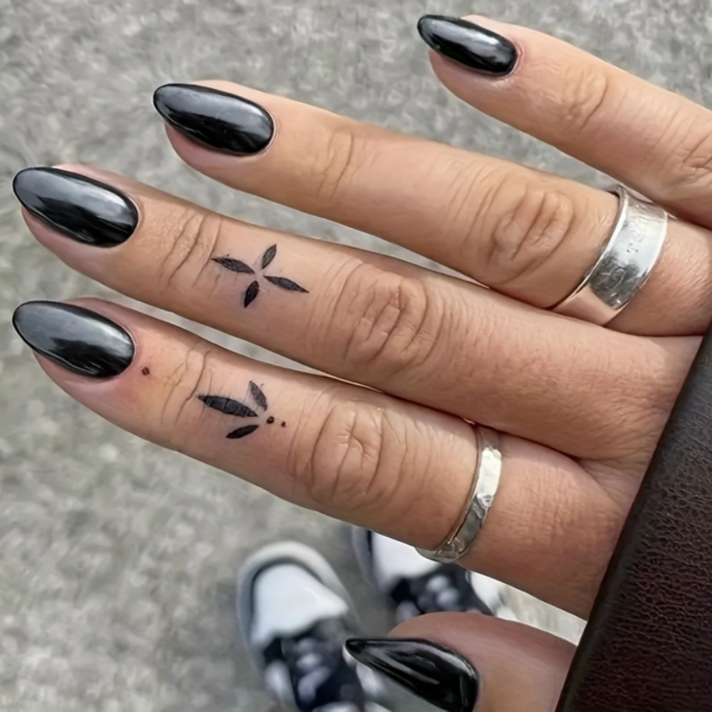 Nail Art Oval - Medium Almond Glossy Black Press On